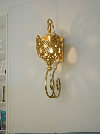 Gold Antique Hand Carved Irregular Lamp With Brass Material